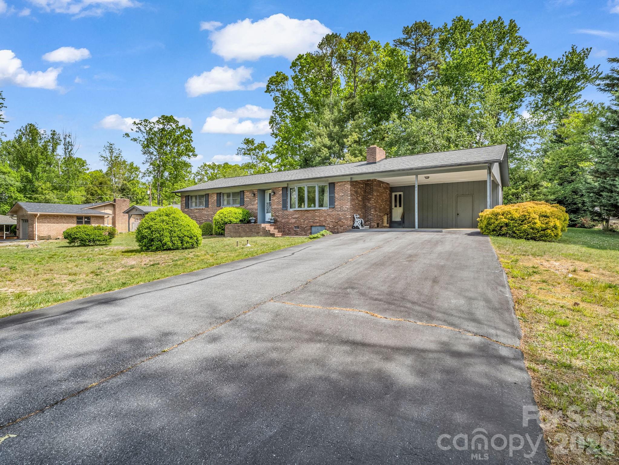 121 Greenfield Lane