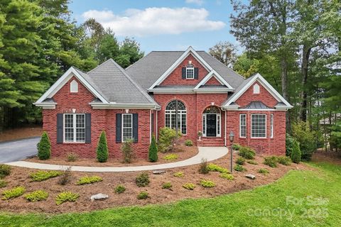 Photo of 310 Sweetbriar Drive, Hendersonville, NC 28739 (MLS # 4310812)