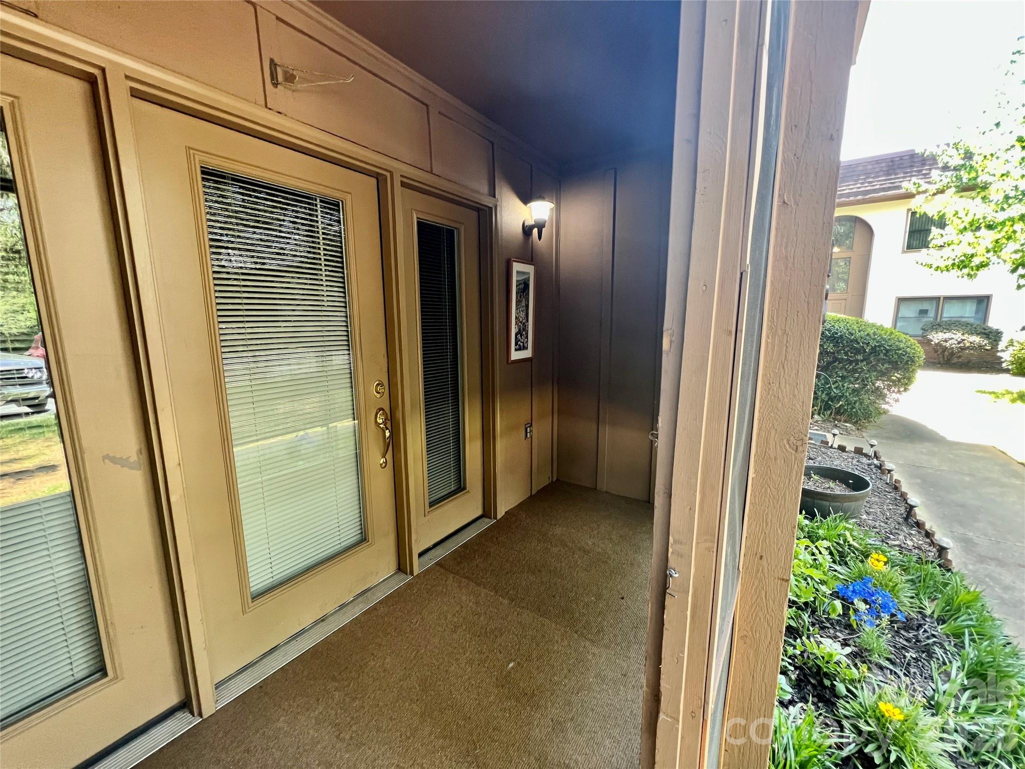 Holly Crest - Residential