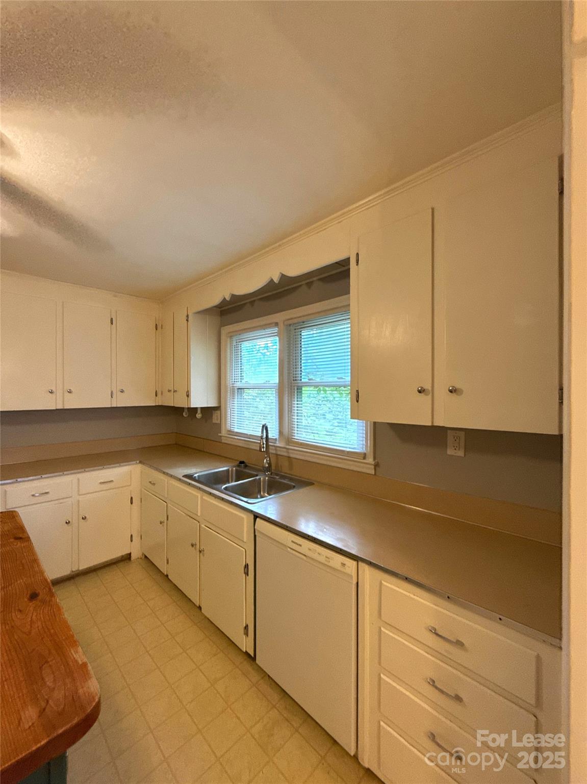 Country Club Heights - Residential Lease