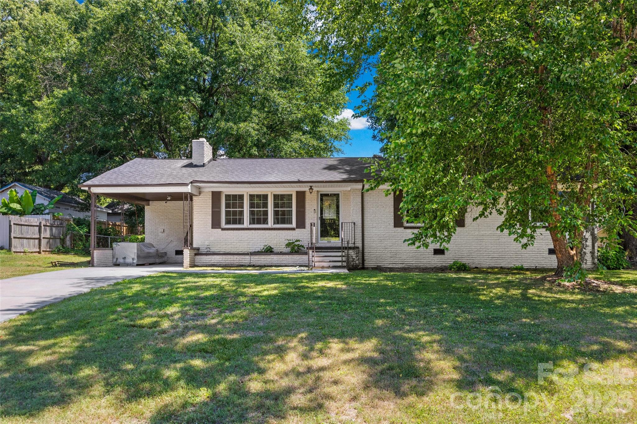 2323 Hedgewood Circle