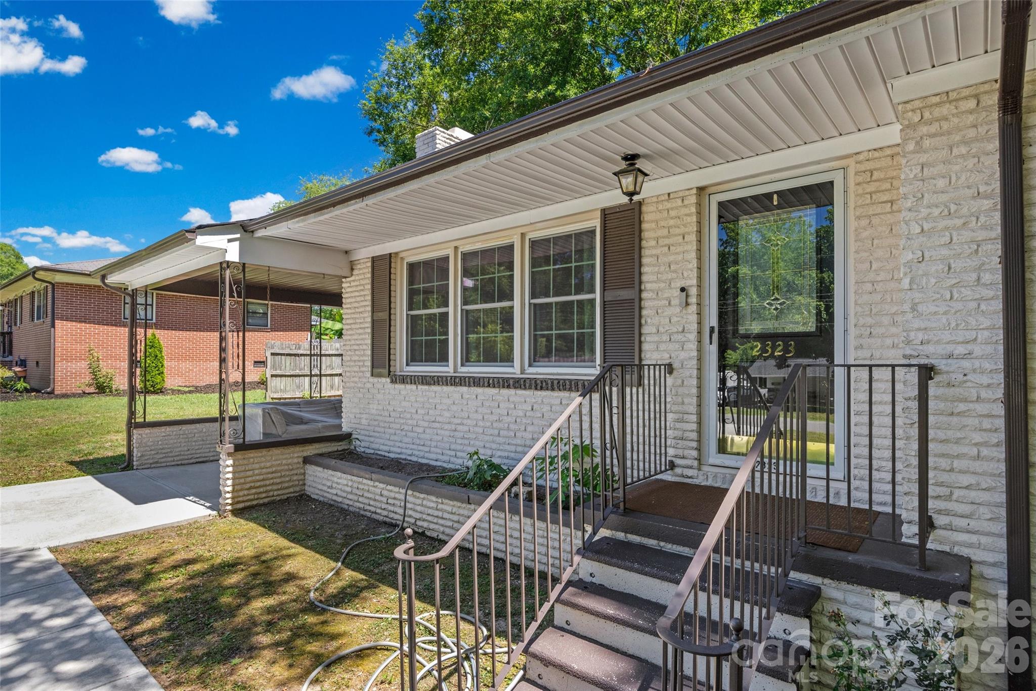 2323 Hedgewood Circle