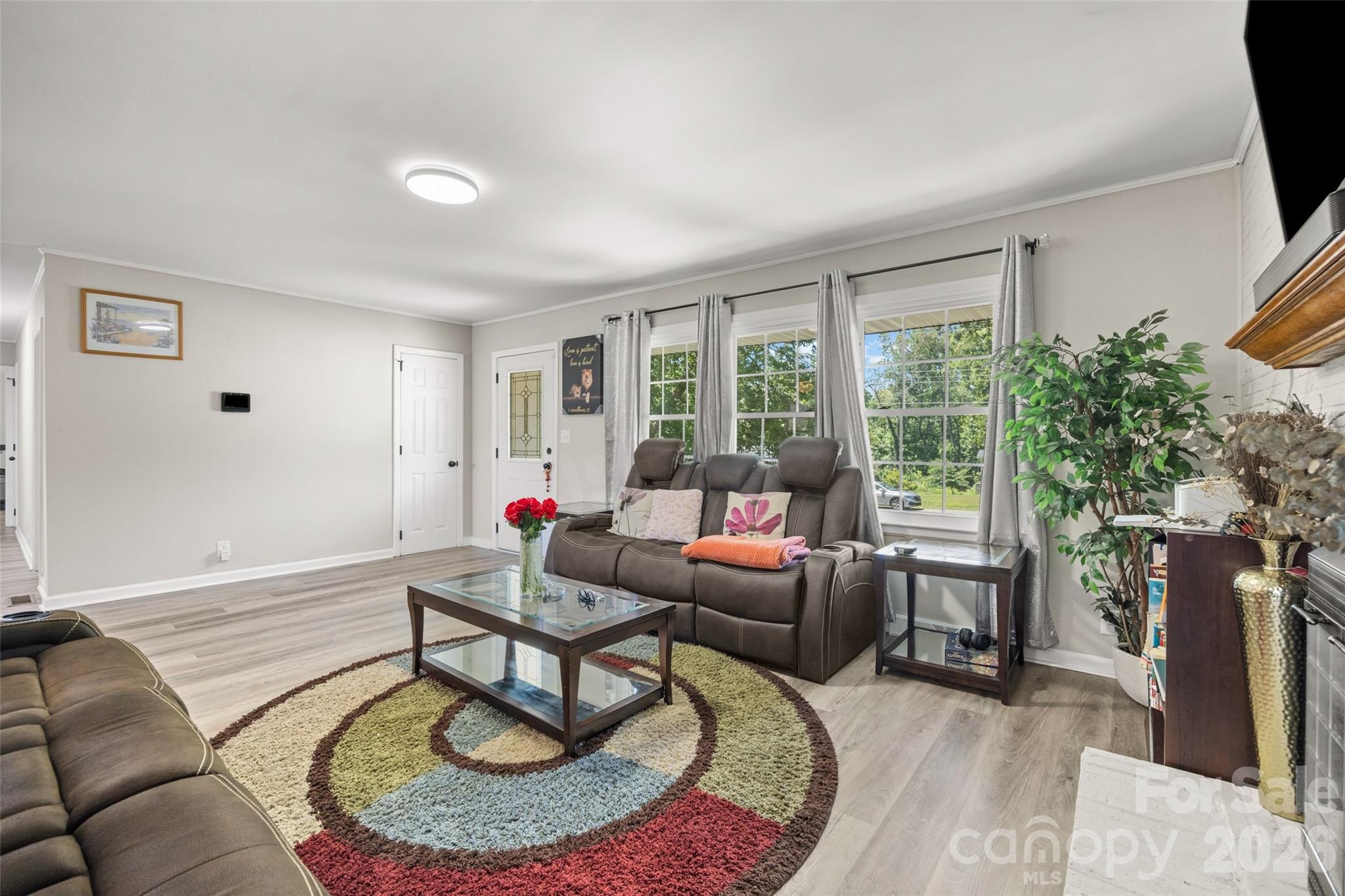 2323 Hedgewood Circle