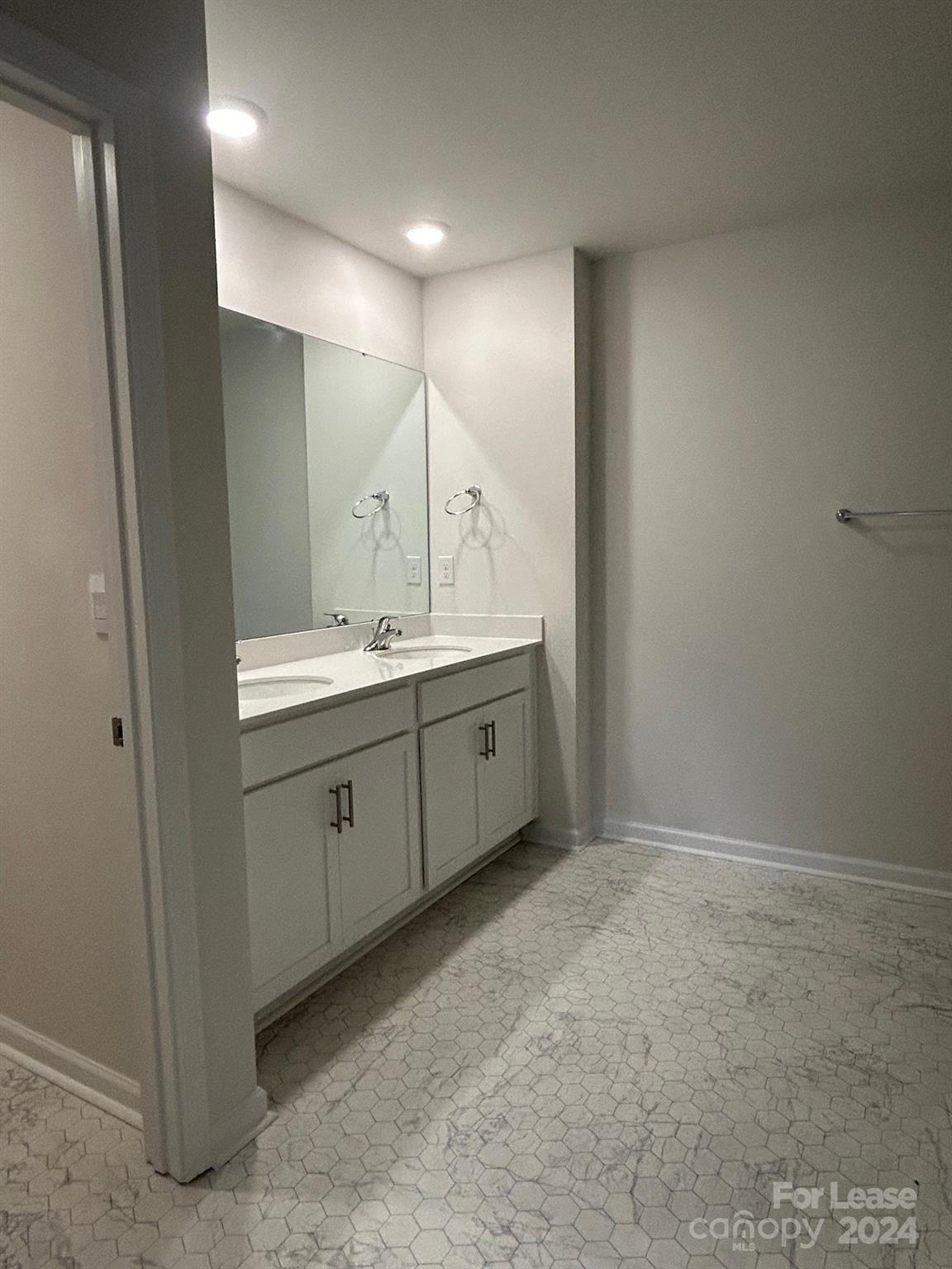 Falls at Hickory - Residential Lease