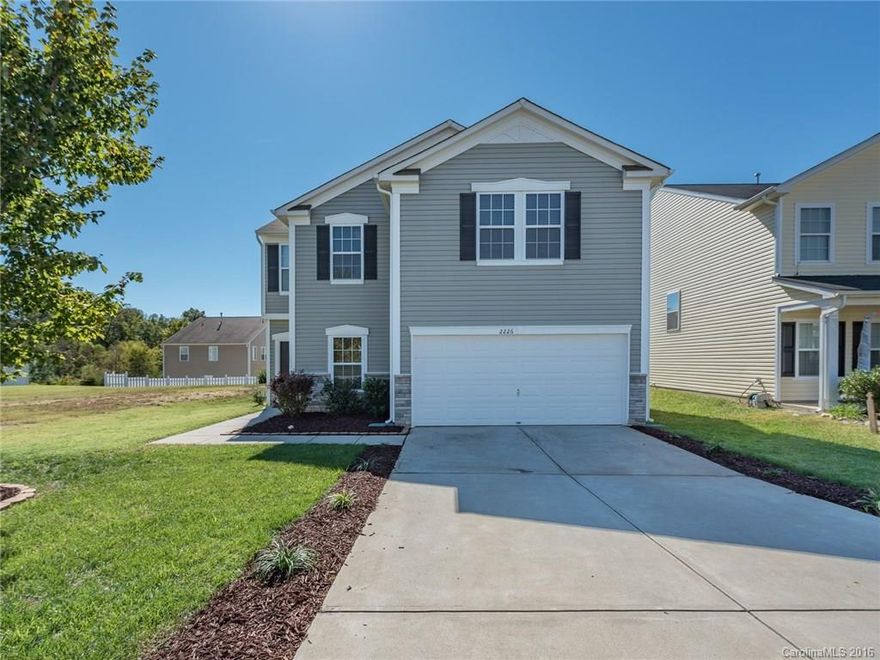 Well kept home in desirable Ft Mill School District. Open floor plan with formal dining room and breakfast area. Hardwood flooring throughout main living areas. Kitchen features island, tile backsplash and pantry. Open loft upstairs and nice sized bedrooms. Large master with walk-in closet. Dual vanities in master bath with garden tub. Close to I-77, shopping & restaurants and schools. Community has great amenities including pool, clubhouse, & playground.