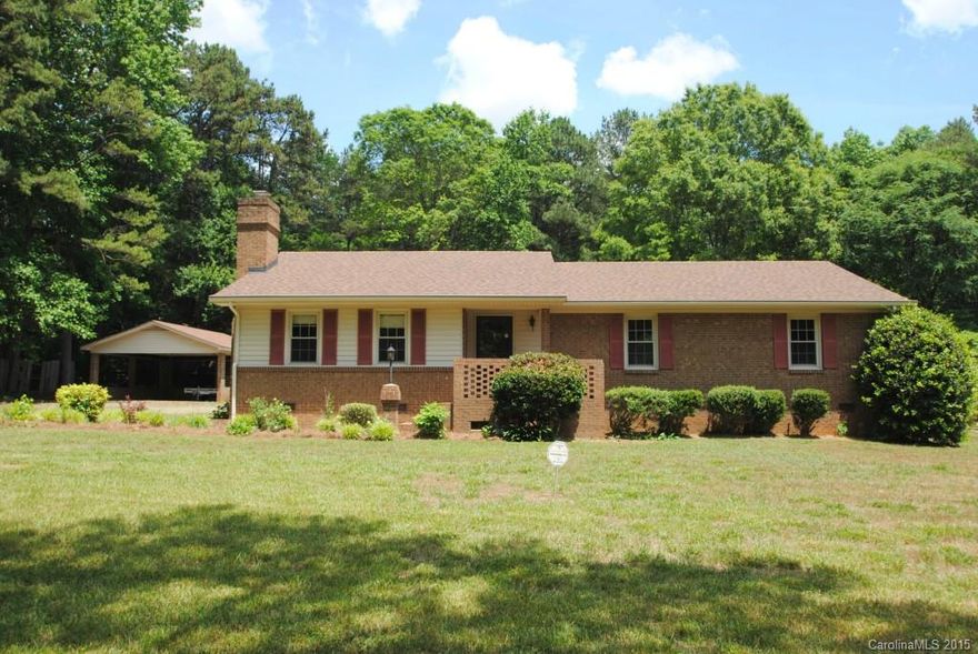 All Brick Ranch situated on just over 1/2 acre. Located in cul-de-sac. Truly a private setting. Great room w/gas fireplace and built ins. 3 spacious bedrooms. Kitchen opens to breakfast area. Huge all seasons room. Deck over looks backyard. 2 car carport and storage building.