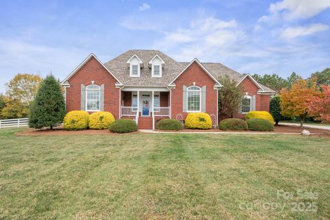 Photo of 277 Glenwood Drive, Oakboro, NC 28129 (MLS # 4312178) Photo of 277 Glenwood Drive, Oakboro, NC 28129 (MLS # 4312178)