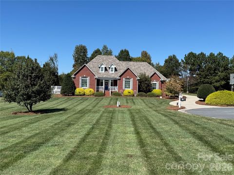 Photo of 277 Glenwood Drive, Oakboro, NC 28129 (MLS # 4312178)