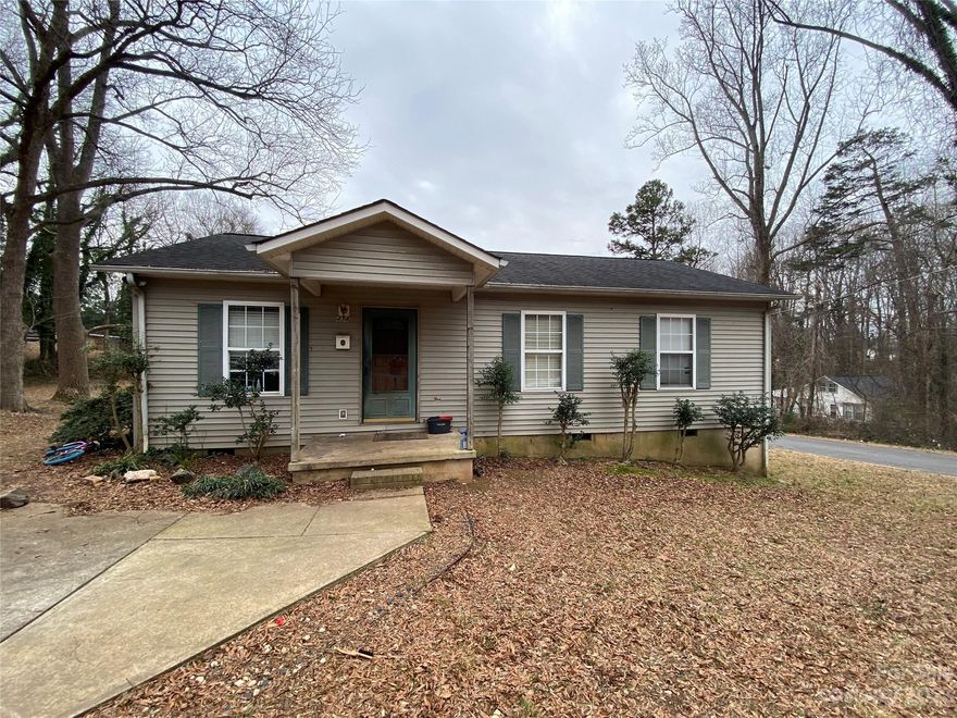 Welcome to this 3 bedroom, 2 bathroom home in Hickory! Great starter house or investment opportunity! This gem needs a little TLC, and will be beautifully transformed with a few cosmetic upgrades and fixes. **Best and final offers due Sat 1/20 by 5 pm.**