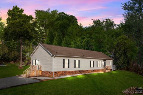 Single Family Residence in China Grove NC 107 Brookwood Circle.jpg