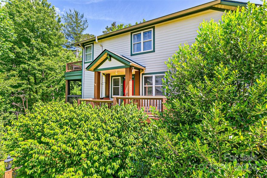 Straus Park - This main level end unit is convenient to the hike/bike trail and downtown Brevard with a one car garage and private rear deck. 2 Bedrooms, 2 Baths. Spacious and well-lit rooms with ample closet space. Open concept living area featuring gas logs fireplace. Conveniently attached one car garage. Screened in back porch with privacy screen. Straus Park amenities include a lake and lake house, swimming pool, tennis courts and trail system. This condo is perfect for those seeking a balance of peaceful living and active lifestyle amenities.