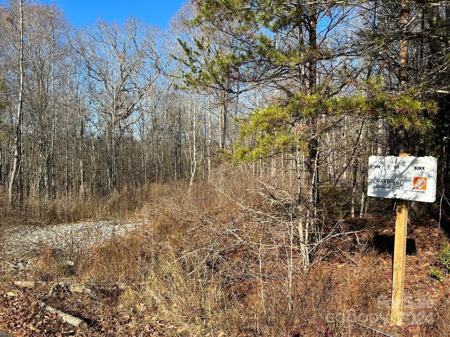 LOT OR SALE 1.22  ACRE, 
NEWER MANUFACTURED DOUBLE WIDE ALLOWED, MODULAR HOMES ALLOWED,
 SURVEY AVAILABLE & PRELIMINARY SOIL AND EVALUATION