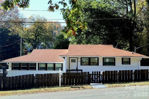 Photo of 3429 Byrnes Street #140, Charlotte, NC 28205 (MLS # 4366459)