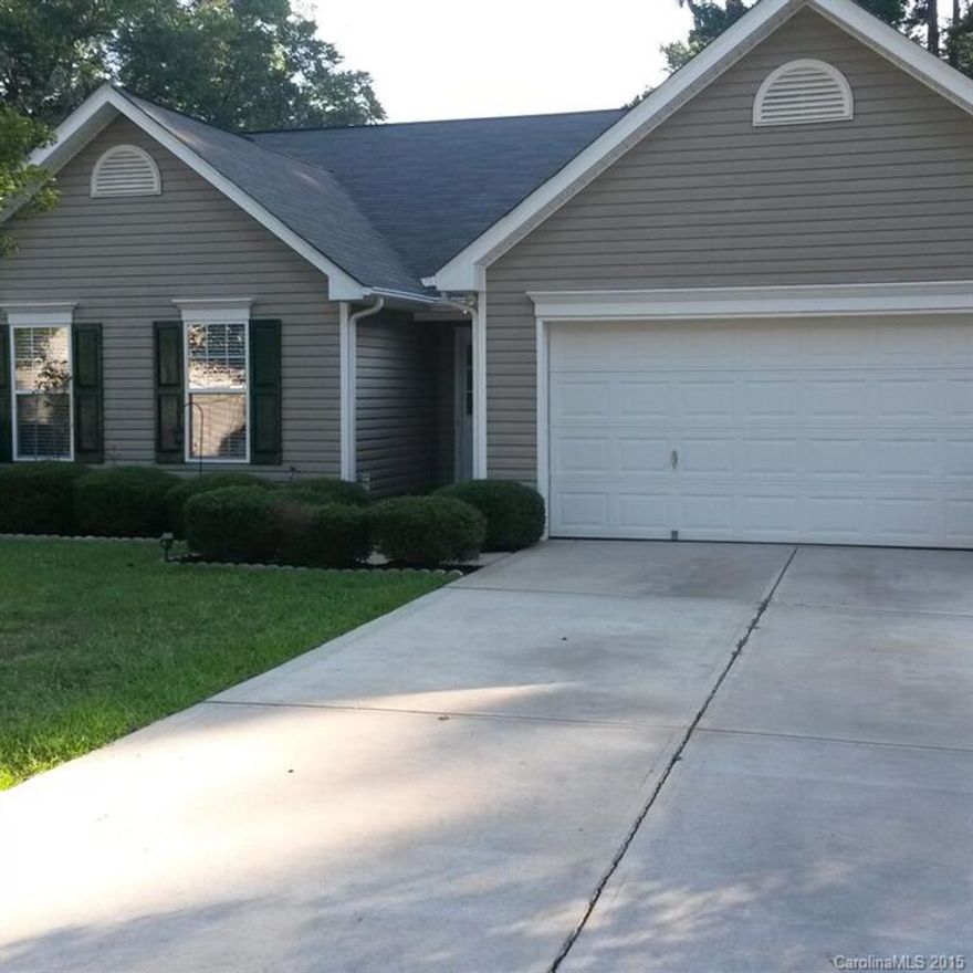 Spacious & cute ranch-style home on flat lot with fenced backyard. Split bedroom plan with 2 car garage. Great location, close to schools, shopping and minutes from I-77.