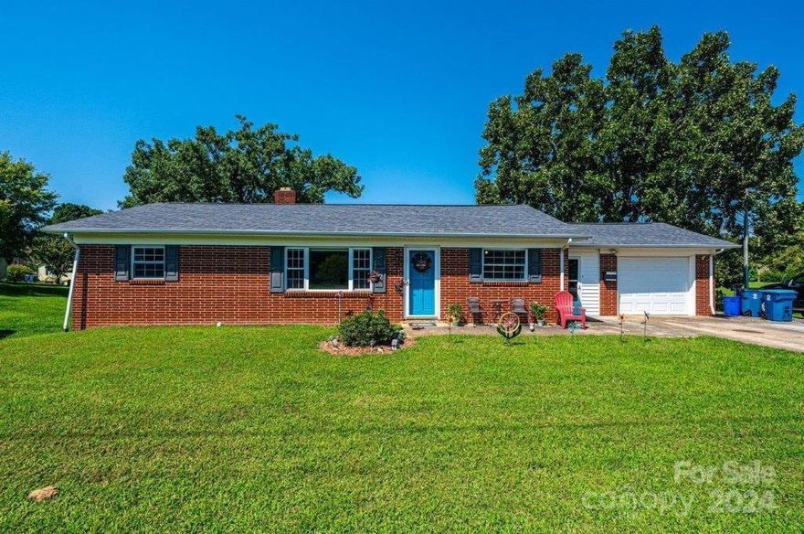 OPEN HOUSE Sunday 9/8/2024 from 2pm - 4pm.  Beautiful 3BR/2BA brick ranch with a full basement and large level fenced in backyard close to downtown Valdese.  Walk through the front door into the family room and through doorway to the large open kitchen & dining area
which is great for entertaining and/or spending time with the family.  The primary bedroom and other bedrooms have hardwood floors.  The basement has a full bar and living area and plenty of room for storage.  The backyard is
completely fenced in and is large and level, perfect if you have dogs.  Roof 2016.