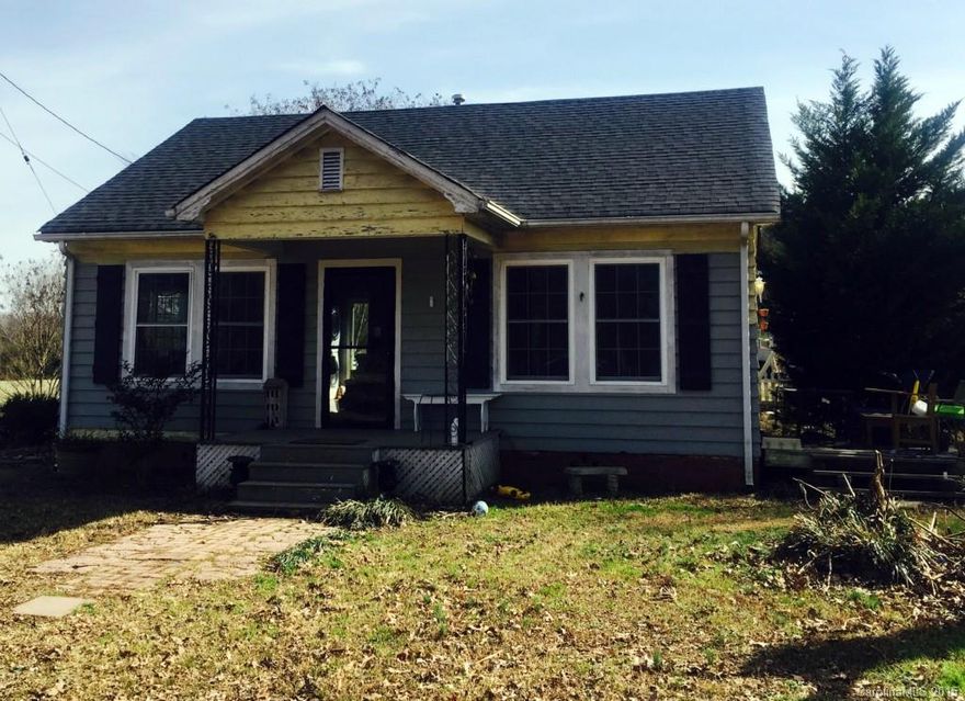 Adorable house with lots of light.  Plenty of outdoor space.  Perfect for just starting out or downsizing.