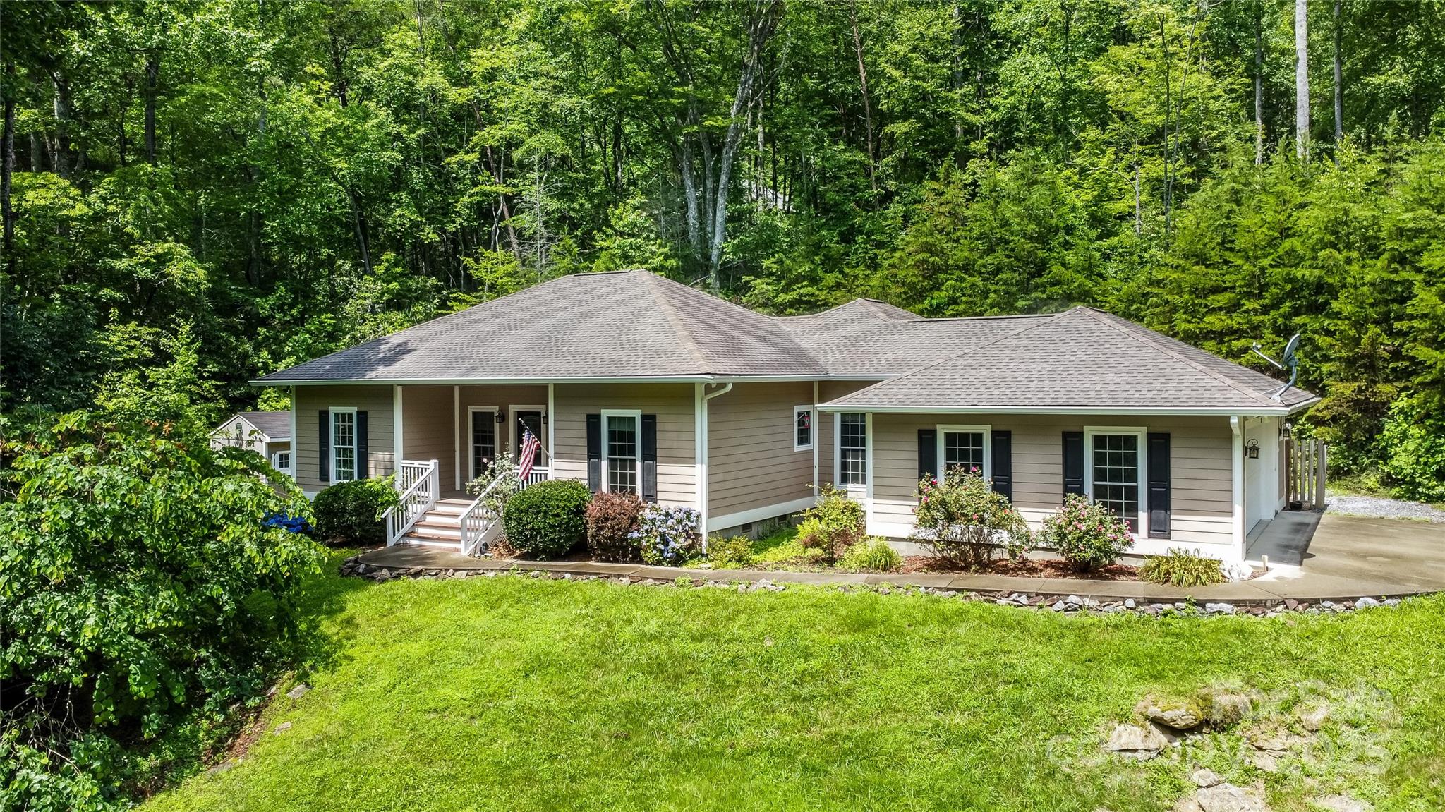 Lace Falls - Residential