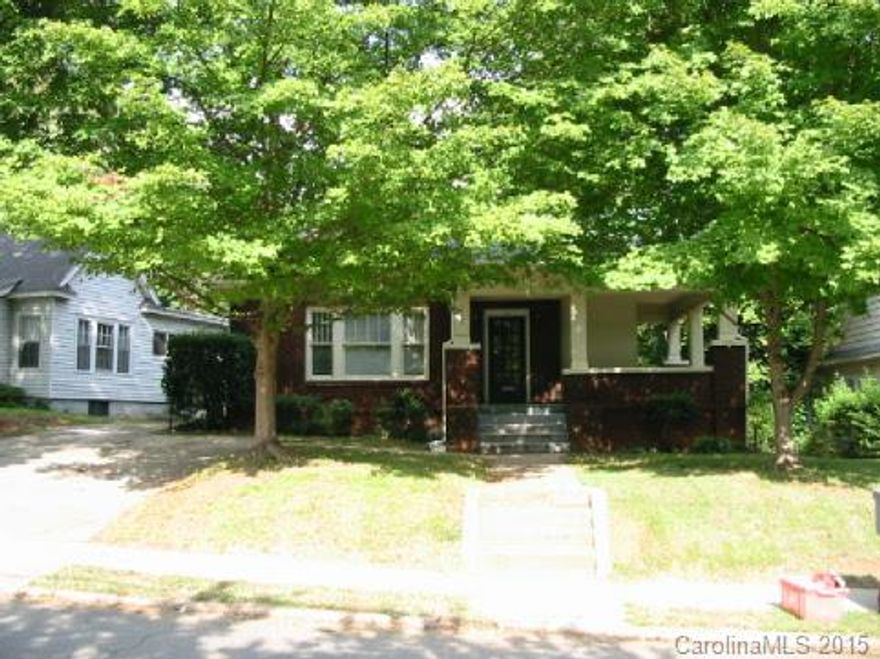 Great location in Dilworth, just minutes to all the restaurants and shops at Metropolitan in Midtown!