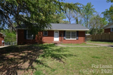 Photo of 3844 Crestridge Drive, Charlotte, NC 28217 (MLS # 4366531)