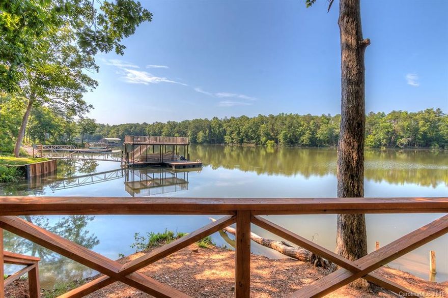 Bring your builder or use ours and enjoy the good lifein Charlotte's Premier Waterfront Community featuring a
championship golf course, pool, cabana, tennis courts, waterside pavilion, marina, trails and more just 30
minutes from Rock Hill and Waxhaw, 45 minutes from Charlotte and an Hour to Columbia.