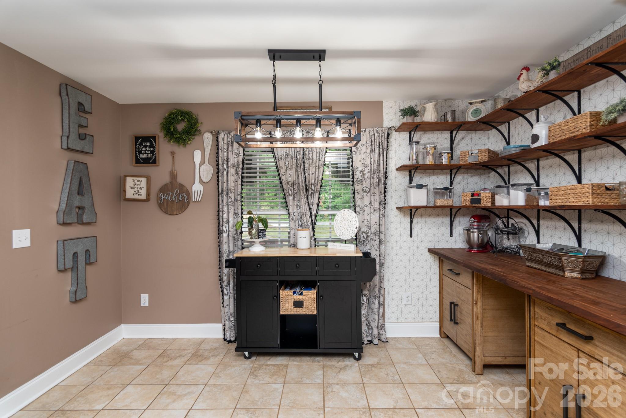 1091 ROLLINGWOOD Drive