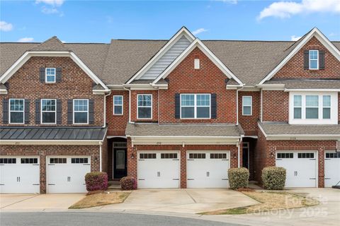 Photo of 113 Burlingame Court #D, Mooresville, NC 28117 (MLS # 4228046)
