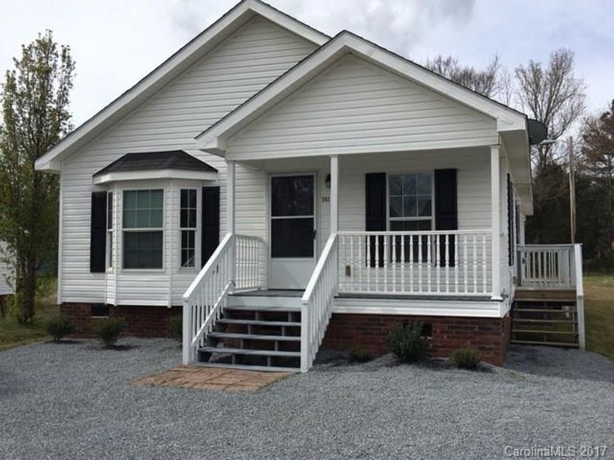 Immaculate modular home - new floor coverings and fresh paint throughout. Large open floor plan, deep backyard with convenient location to schools, shopping and I-77.