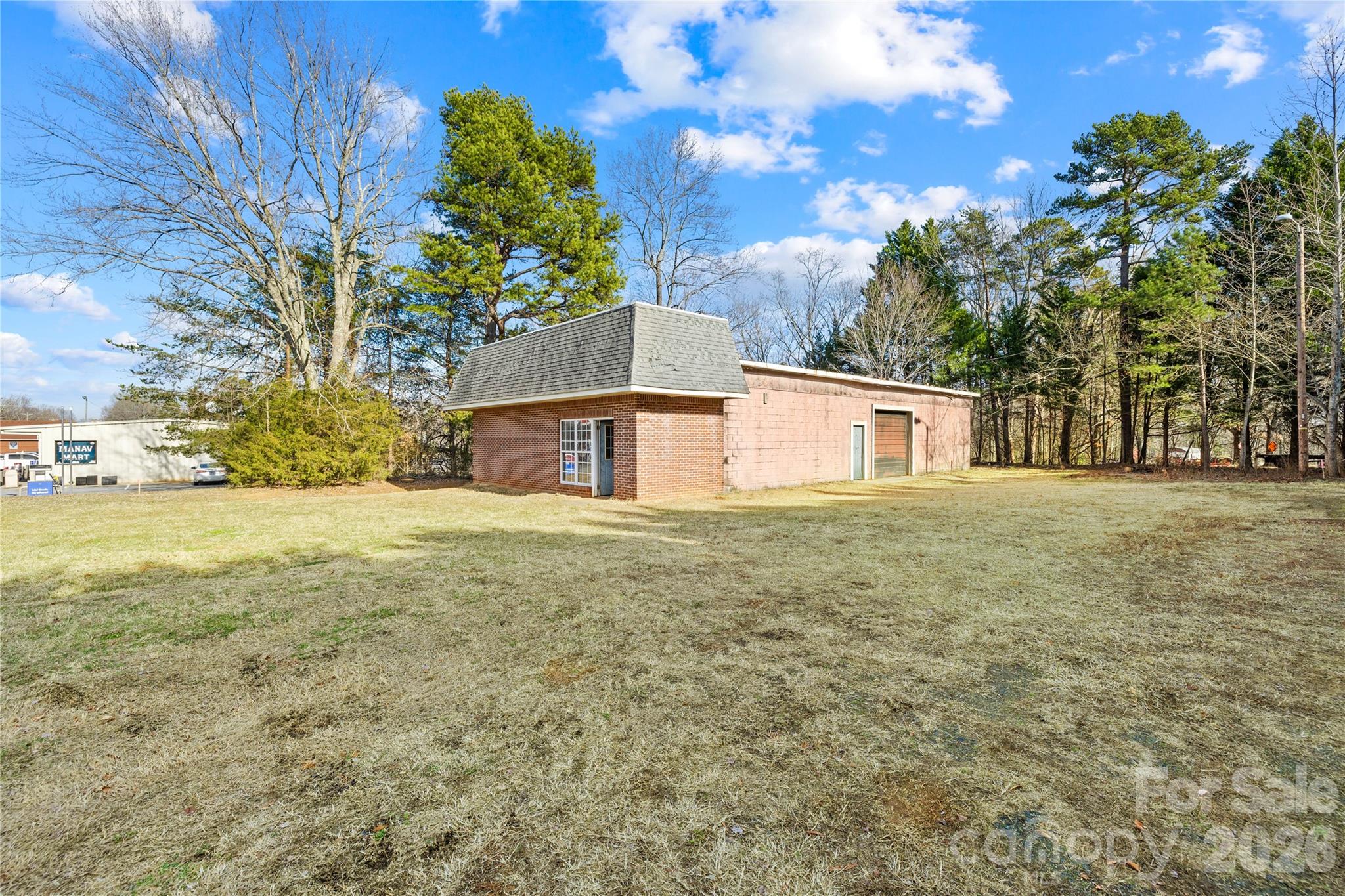 2195 Charlotte Highway