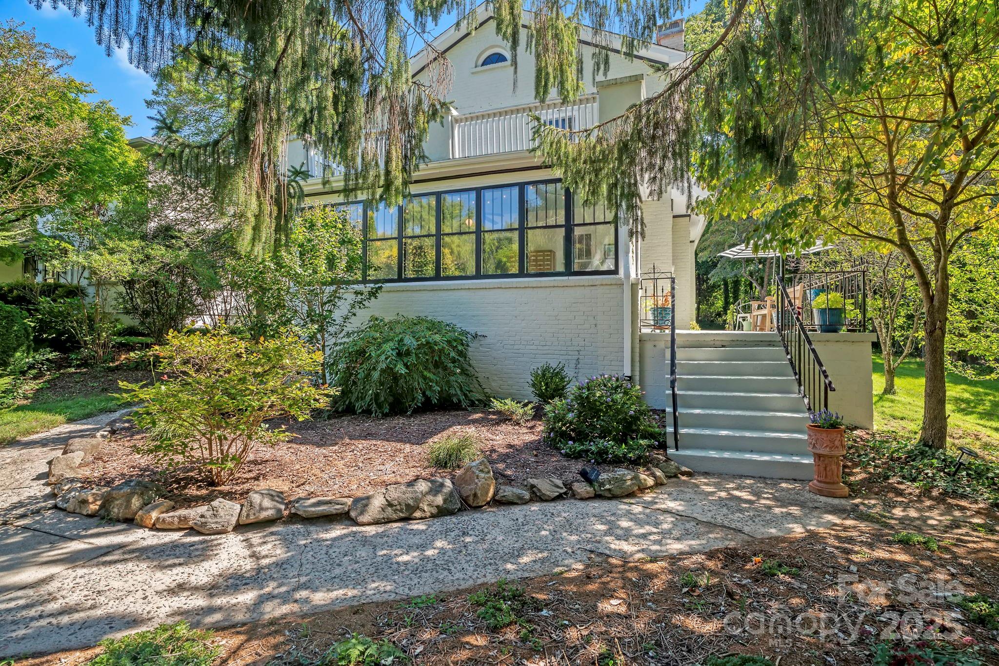 75 Lakewood Drive