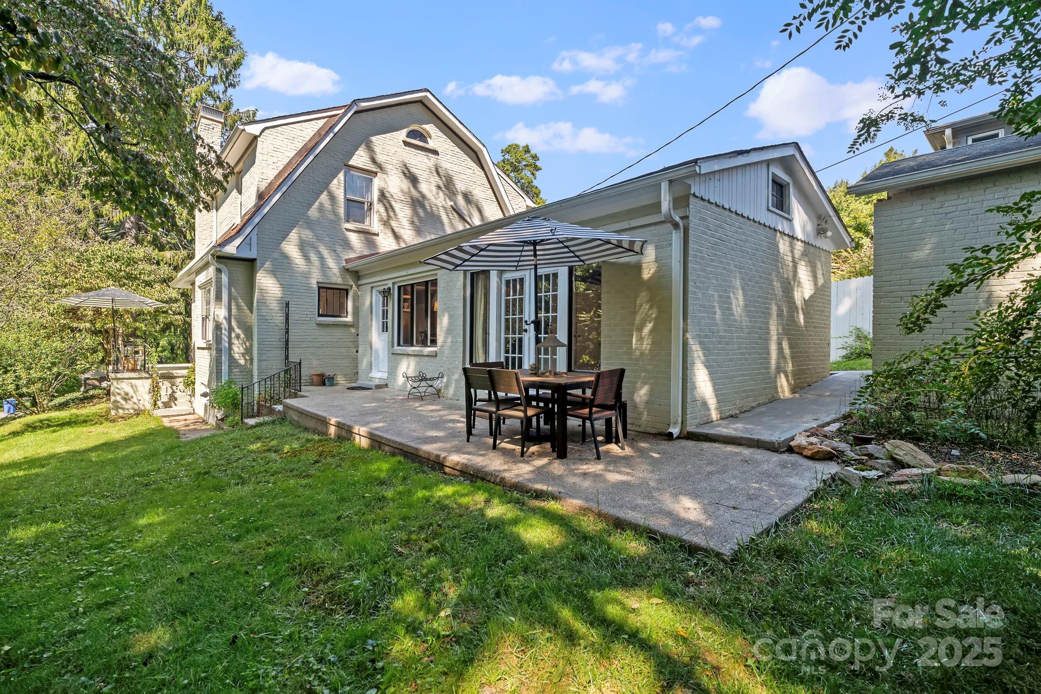 75 Lakewood Drive