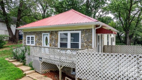 A home in Hickory