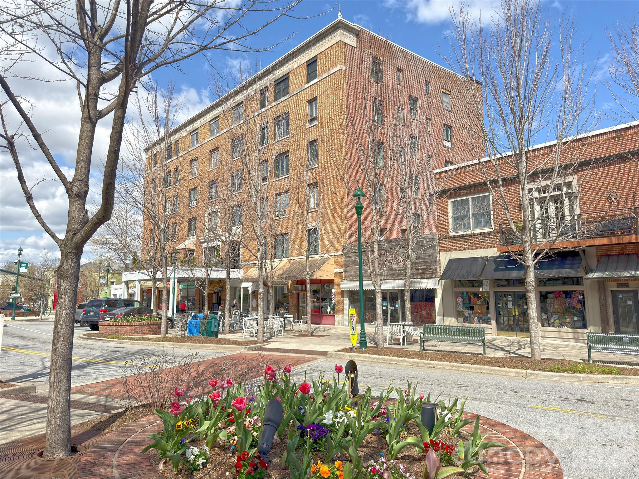 Skyland Downtown Apartments - Residential
