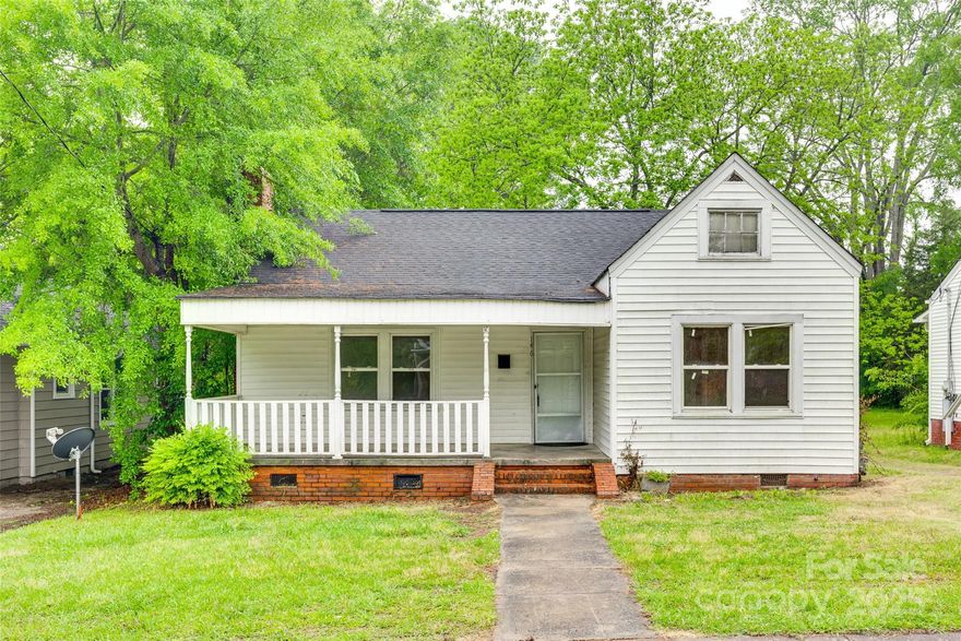 Welcome to 146 Walnut Street in historic Chester, SC! This 4-bedroom, 2-bath home offers 1,549 sq ft of living space on a generous 0.71-acre lot. With hardwood floors throughout, a spacious laundry area, and a detached building out back, this property is full of potential. Whether you're a first-time homebuyer looking for a place to make your own or an investor seeking your next project, this home is a fantastic opportunity.