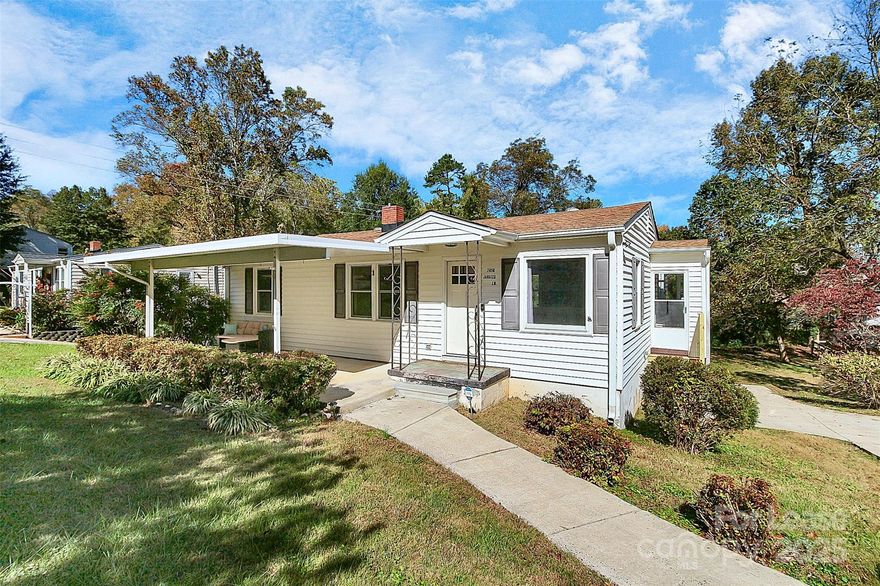 Charming Gastonia Bungalow, close to Belmont, I-85, and numerous Gaston County shopping and dining options.
Property sits on a large lot with tons of outdoor space and a picturesque front porch ideal for enjoying the quiet neighborhood.
Home has been recently updated with modern eat-in kitchen, custom tile backsplash, and stainless-steel appliances.  Open floor plan kitchen ideal for entertaining overlooks the roomy living room.
3-well-appointed bedrooms with LVP flooring and a gorgeous, tiled bathroom with modern fixtures in a soothing color palette.
Additional amenities include large basement perfect for storage or hobbyists.  Laundry Machines included and located in the basement shop.
A Gorgeous backyard top of this home's fantastic features.
Schedule your tour today.
