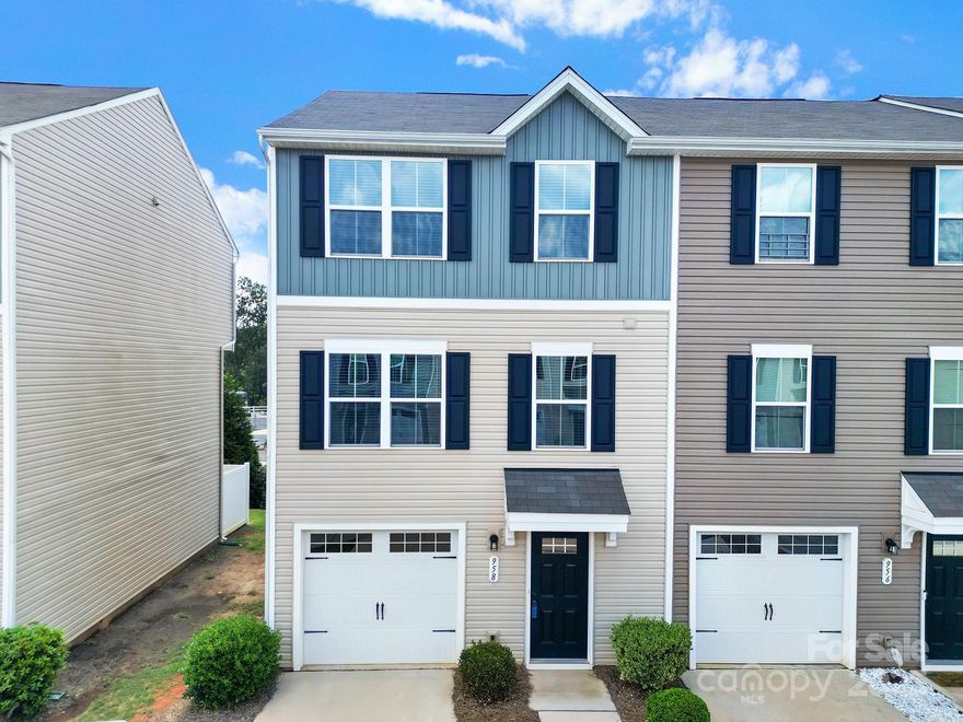 Here's an end unit with three levels of space and comfort in Fort Mill’s Glynwood Forest. Enter the bottom floor from the one-car garage or front door and find a flexible bonus room that can be finished to your liking or used for storage. Head upstairs to the open floorplan main living area with a kitchen that flows right into the dining and living room with a half bathroom, making it easy to cook and entertain without missing a beat. The top floor has 3 bedrooms, including a primary suite with ensuite and an additional full bathroom and laundry closet in the hallway. Don't miss out on this prime location right across the state line for easy commuting to Charlotte and lower taxes. Also, close to dining & shopping, this townhome is a great blend of comfort, convenience, and value.