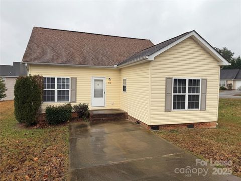 Photo of 918 Faye Street, Statesville, NC 28677 (MLS # 4329438)