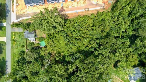 Photo of 4124/4118 Oakwood Road, Charlotte, NC 28269 (MLS # 4408161)