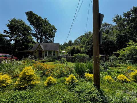 Photo of 4124/4118 Oakwood Road, Charlotte, NC 28269 (MLS # 4408161)