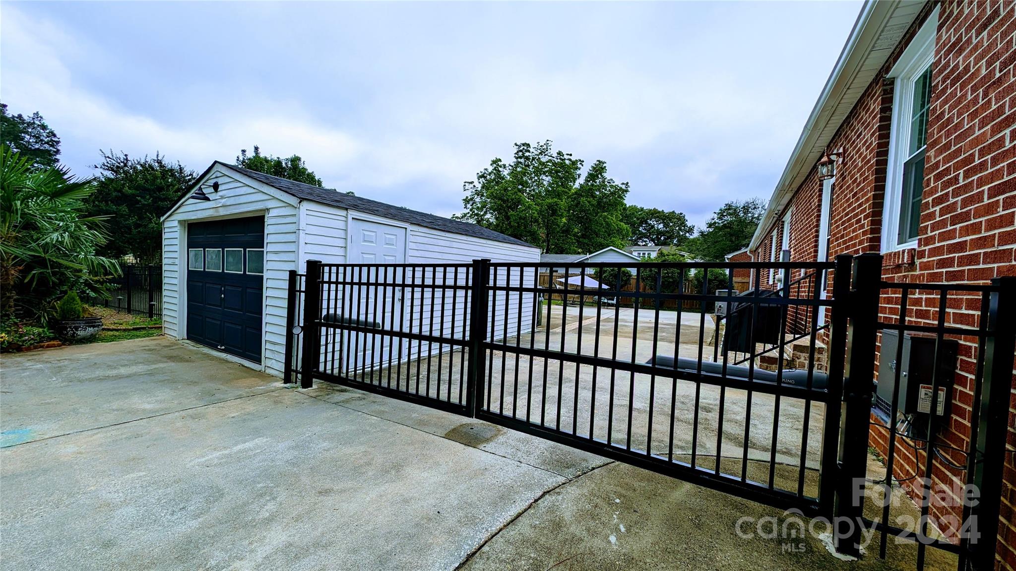 Seventeen Acres - Residential