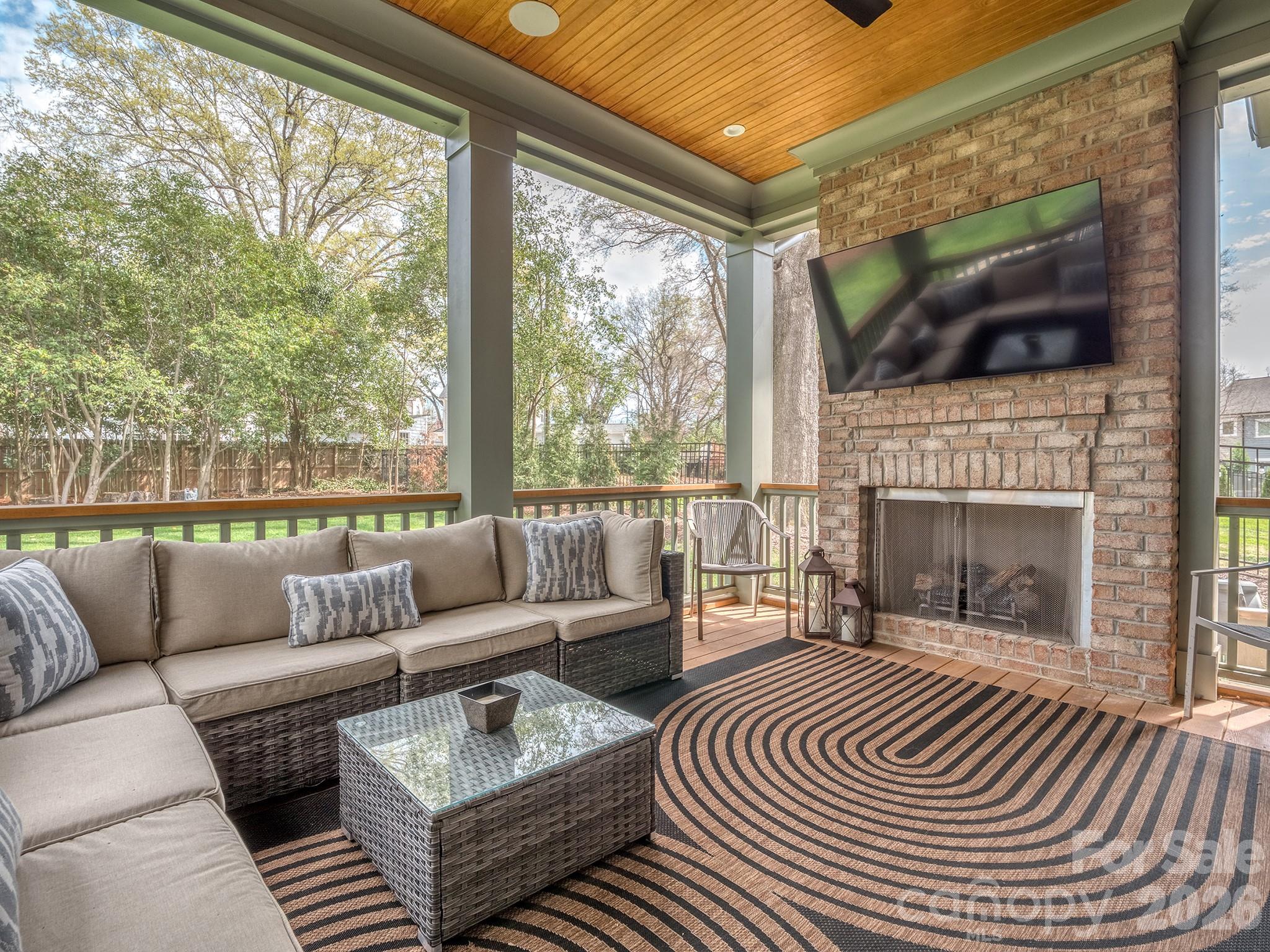 Plaza Hills - Residential