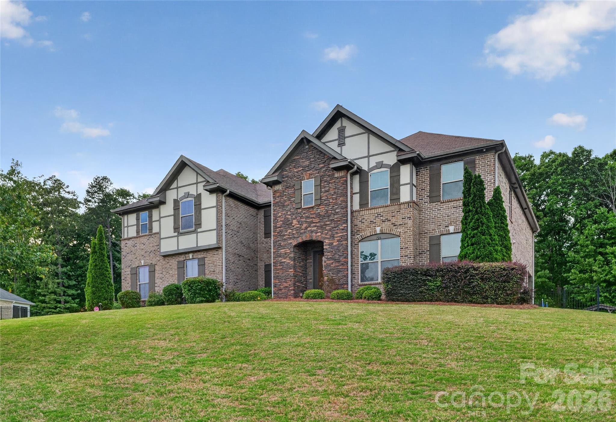 726 Lingfield Lane