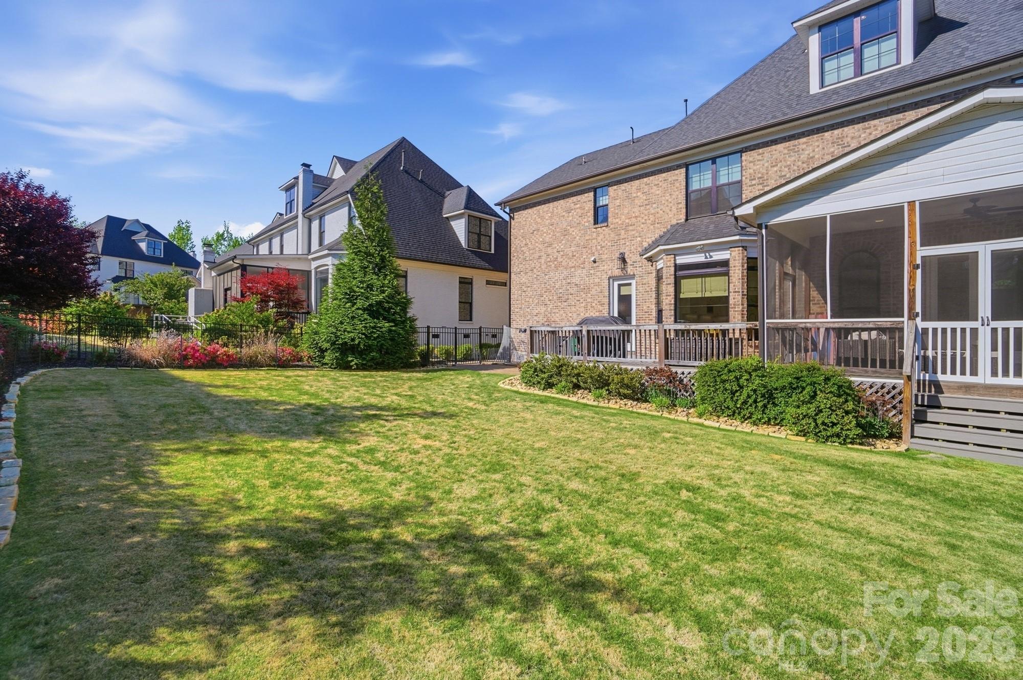 Alexander Crest - Residential