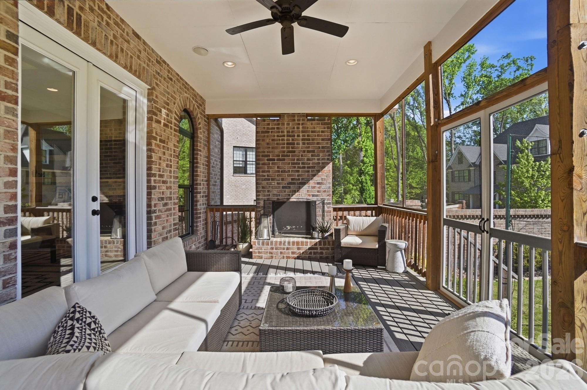 Alexander Crest - Residential