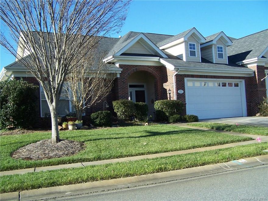 NO STEPS, NO STAIRS, NO LAWN WORK, MOVE IN READY, FULL HANDICAP ACCESSIBLE, LIVES LIKE A SINGLE FAMILY ATTACHED HOME, HOT WATER REPLACED, DISHWASHER REPLACED,  COMPLETE PEST, HVAC, SERVICE COVERAGE, HEALTH MAKES MOVE TO ARIZONA A MUST. HOA ALSO INCLUDES HIGHLAND CREEK AMENITIES, HOME WARRANTY INCLUDED, SELLER MOTIVATED