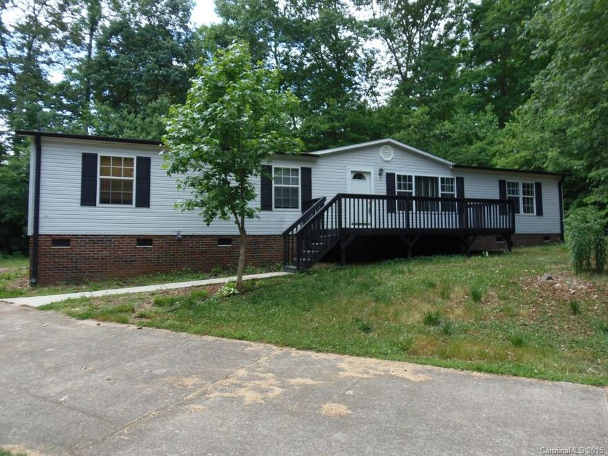 Spacious 3-bedroom, 2-bath doublewide home on cul-de-sac lot! This home offer a split floor plan with large living room, oversized den, dining room w/sliding glass doors to back deck. Kitchen offers stove, dishwasher, refrigerator, an abundant amount of cabinets and counter tops space. Large master with walk-in closet, master bath w/dual vanities. Laundry room, 12x40 back deck and 8x21 front porch!