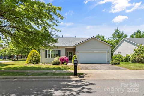 2 Scottish Circle Asheville NC 28803