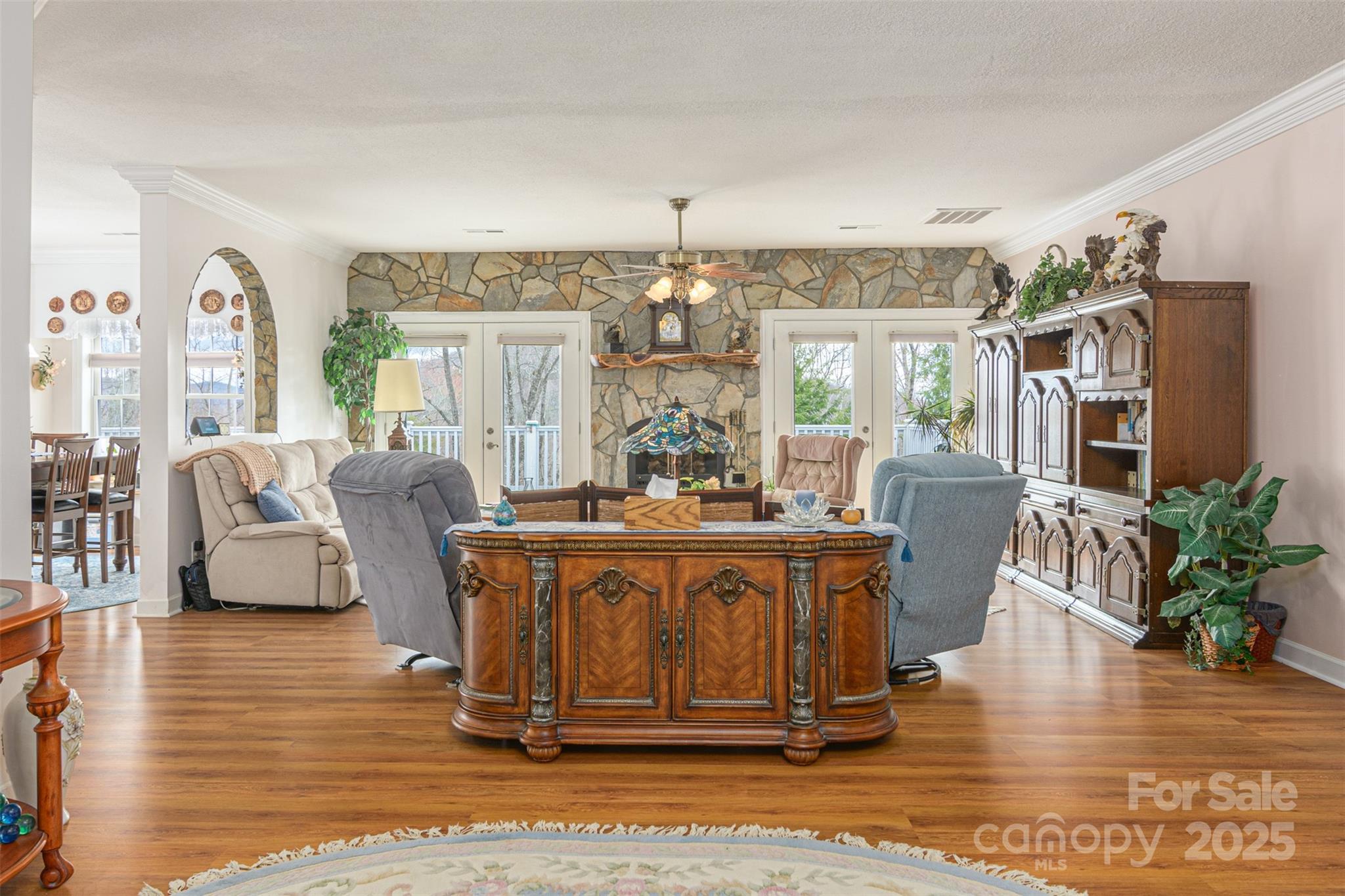 526 Grand Oaks Drive