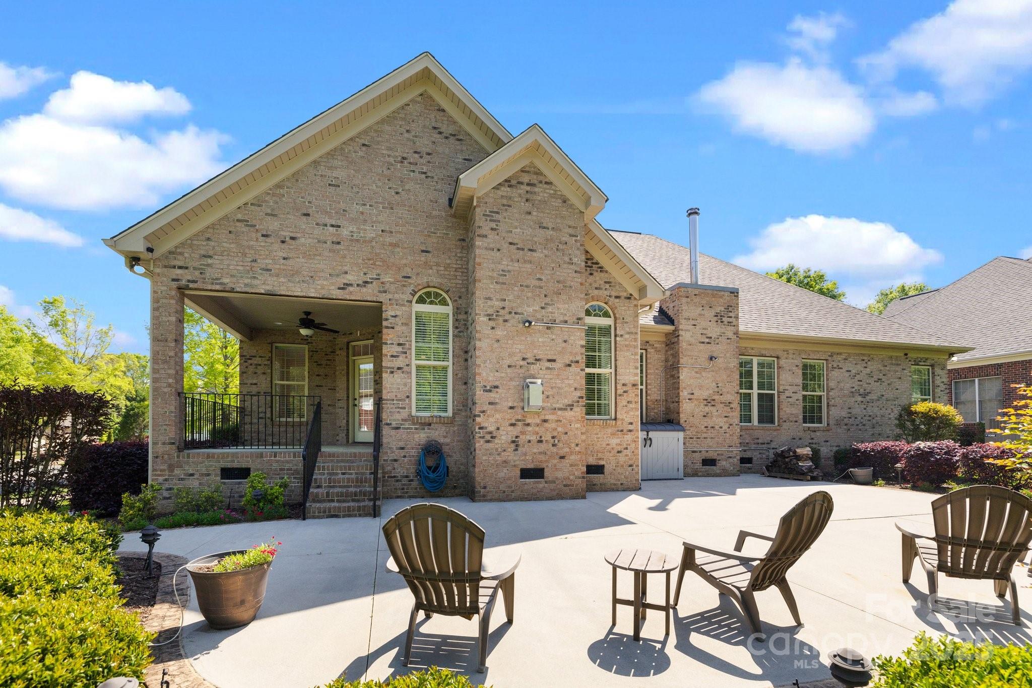 LAUREL CREEK - Residential