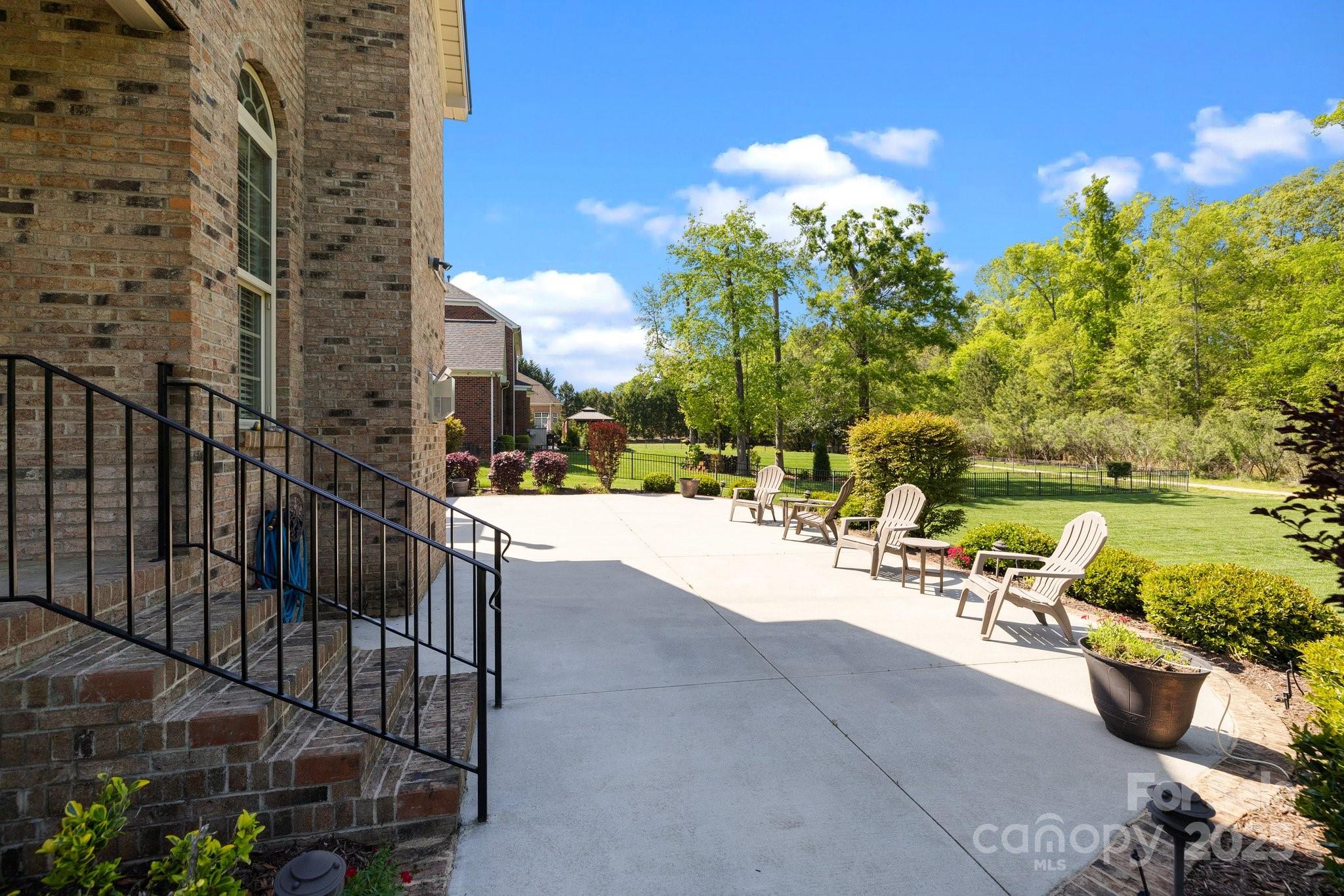 LAUREL CREEK - Residential