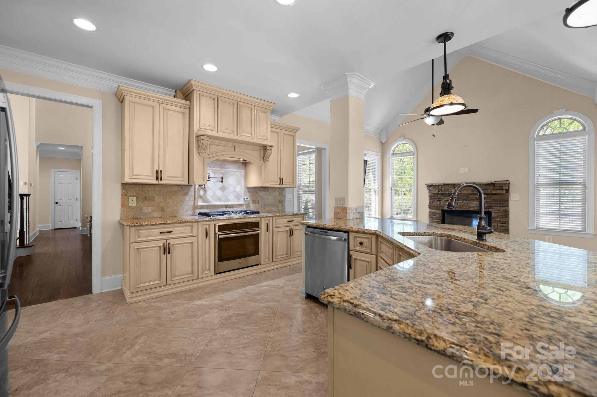 LAUREL CREEK - Residential